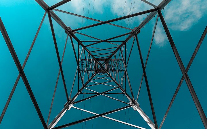 Infrastructure: private vs. publicly listed
