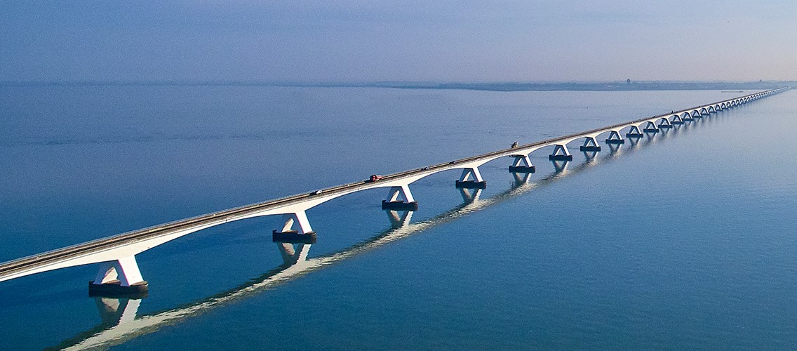 Reducing volatility with absolute return bond strategies